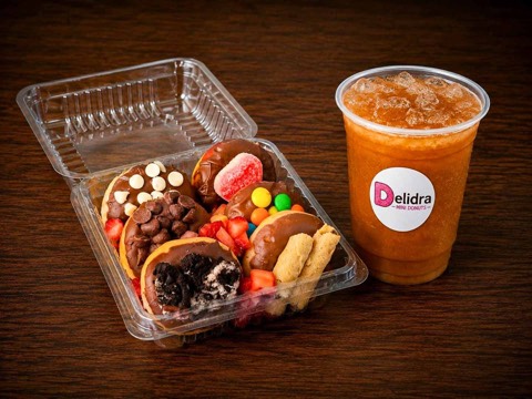 Mix Supremo — 6 mini donas, 6 toppings y fresa picada + bebida.