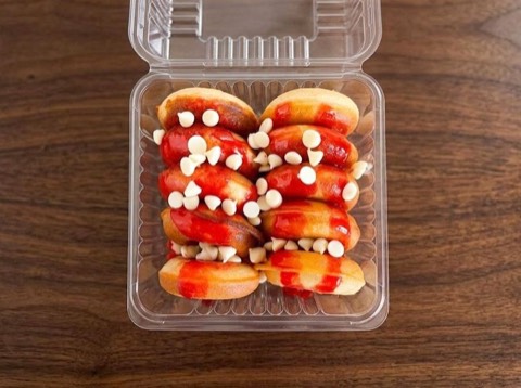 Las Bañaditas — 10 mini donas con 1 sirope y 1 topping a elección.
