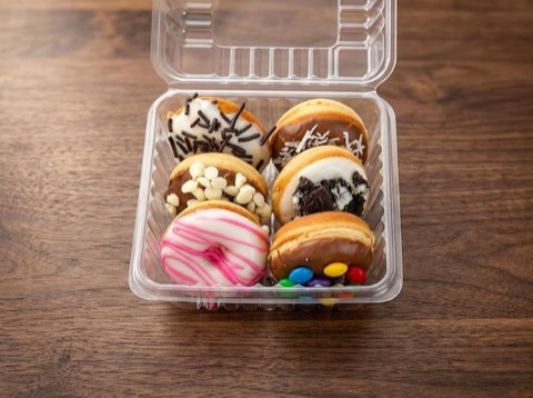 Mini Mix — 6 mini donas decoradas: 3 chocolate blanco, 3 negro.